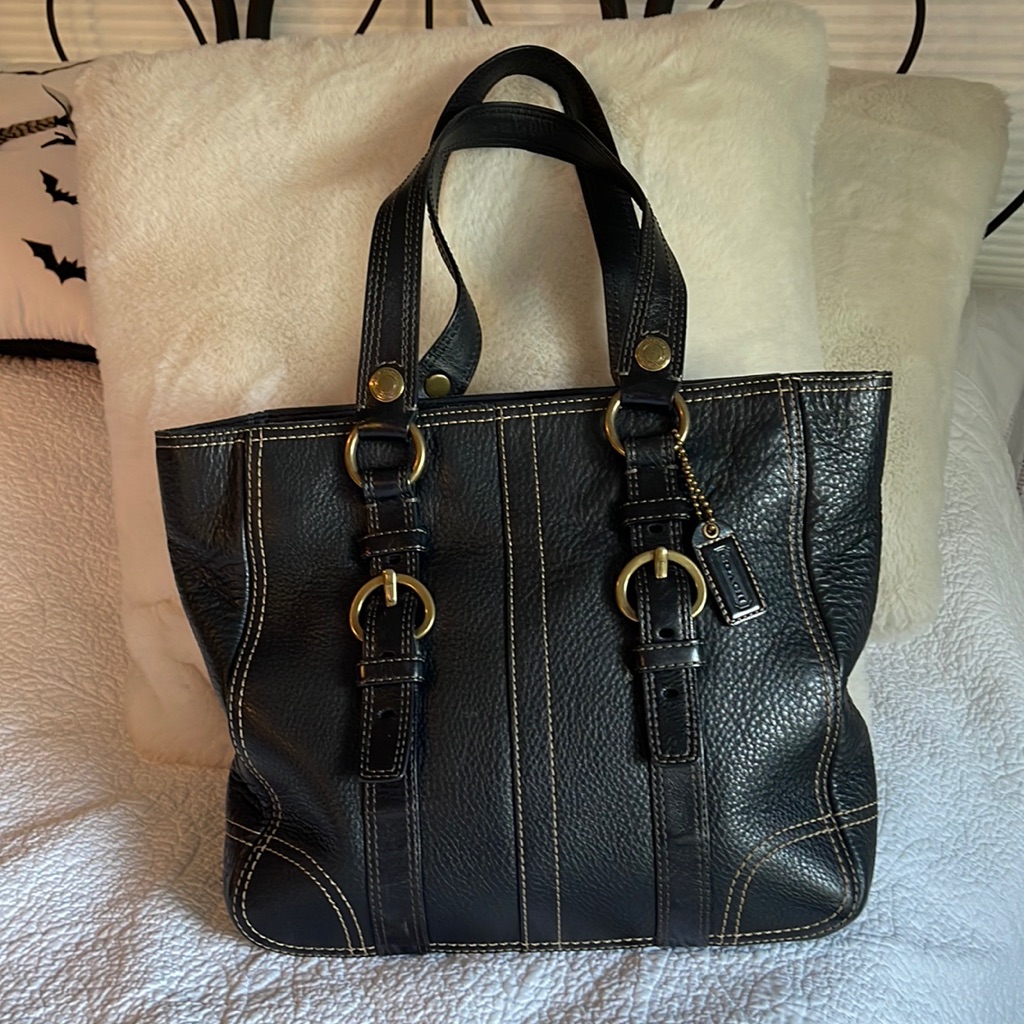 Authentic Coach Classic Leather Tote With Contrast Stitching And Brass Hardware